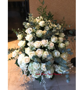 COUSSIN EN HAUTEUR DE ROSES